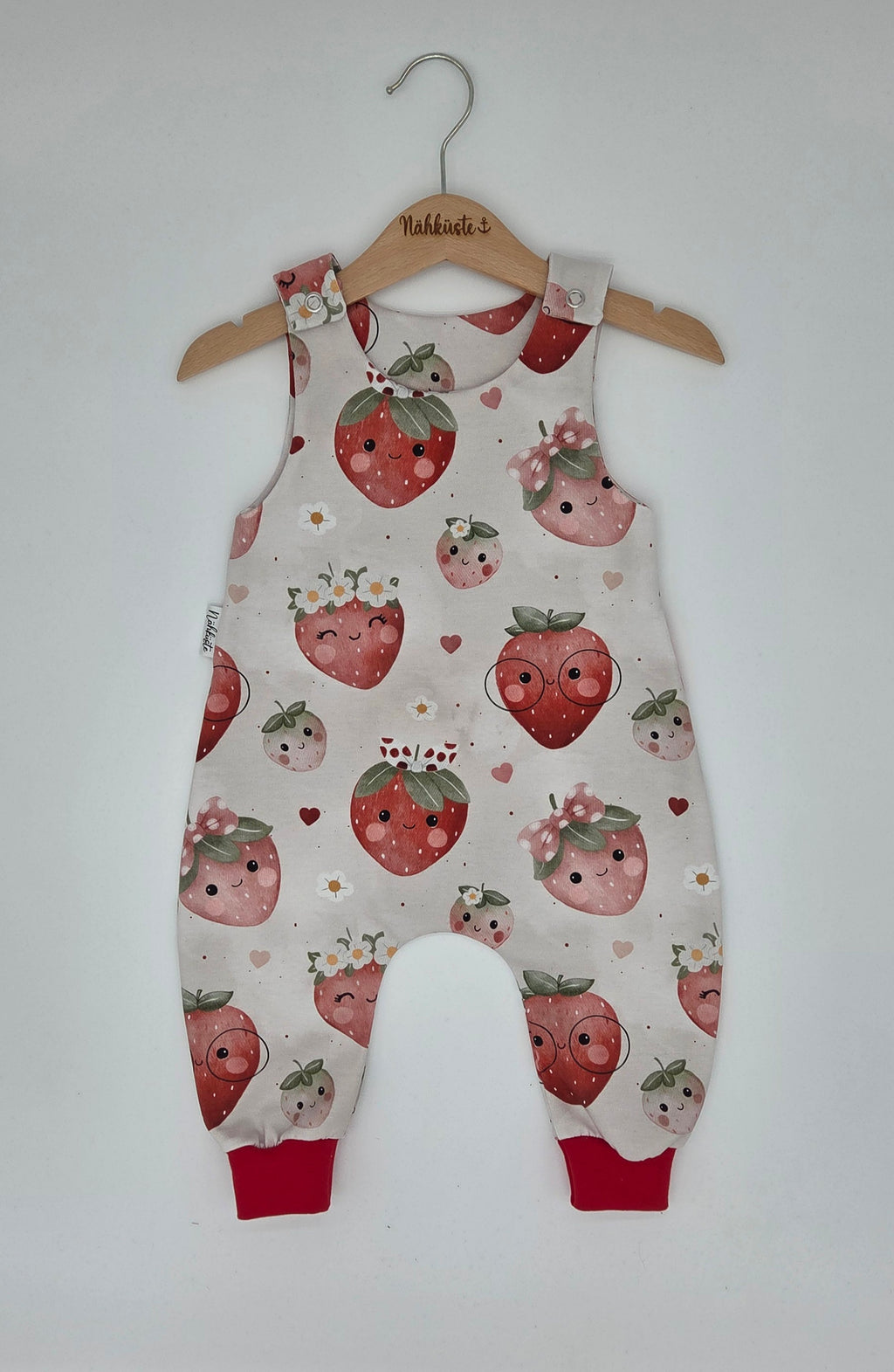 Strampler „Erdbeeren"