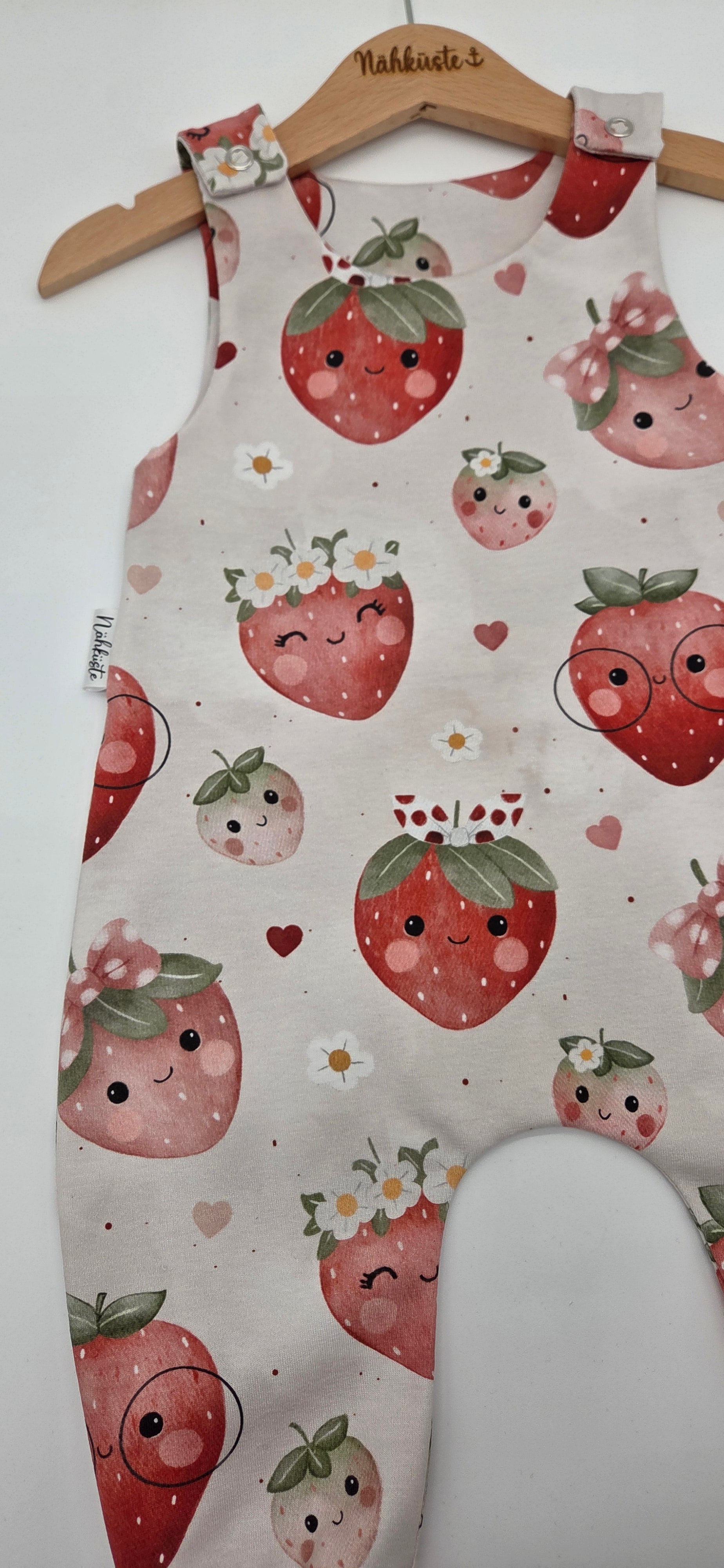 Strampler „Erdbeeren"