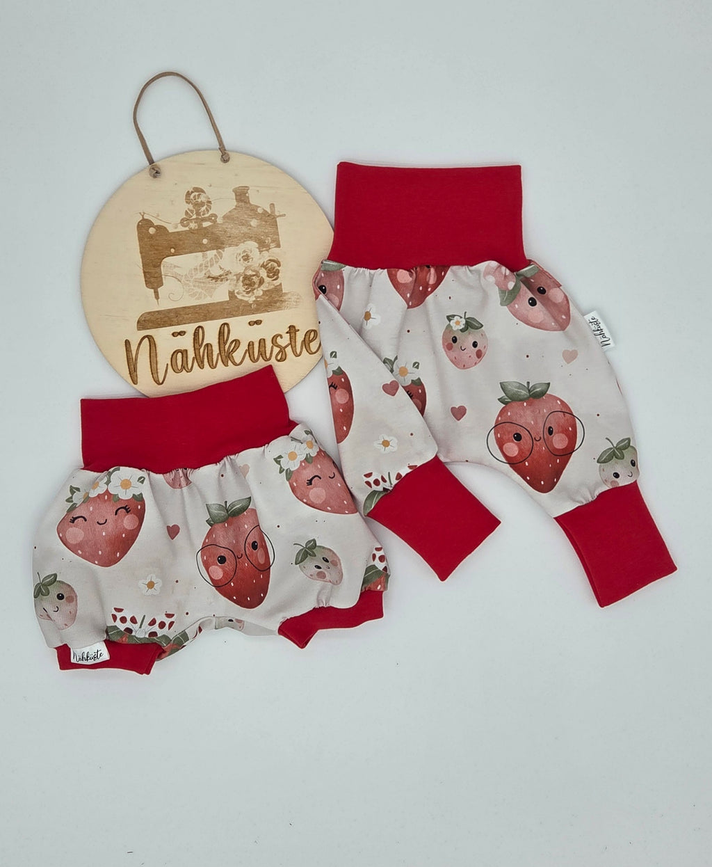 Kurze Pumphose "Erdbeeren"