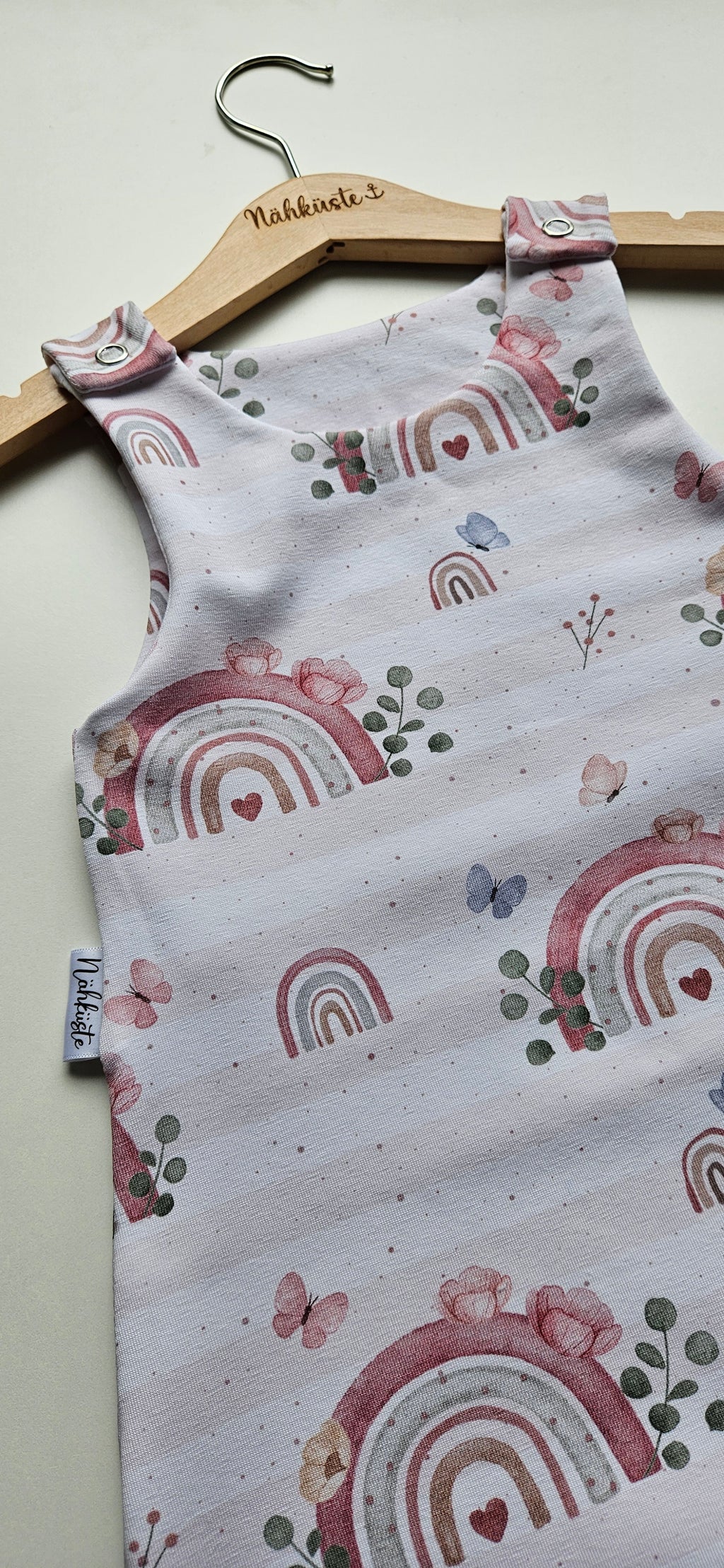 Romper / Strampler kurz „Regenbogen Mädchen"